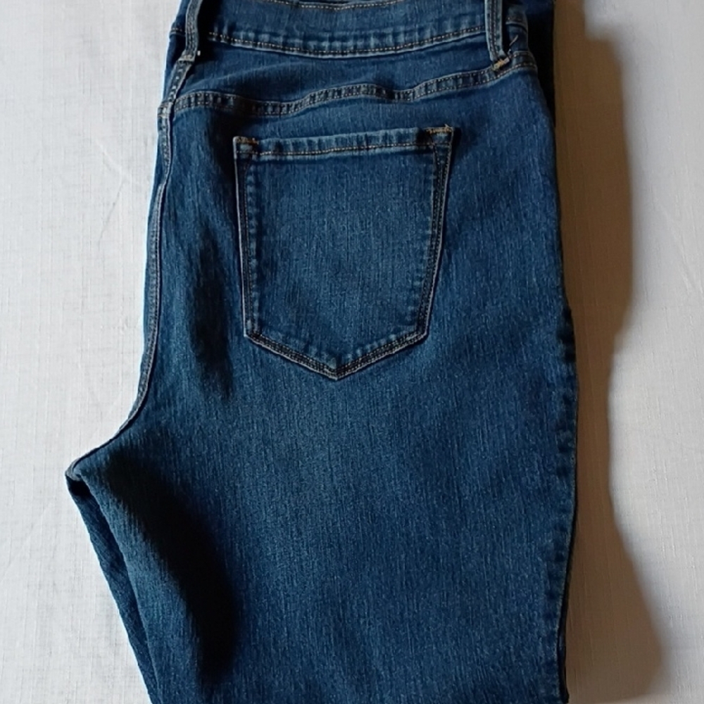 Old Navy women's Mid-Rise Blue Jeans Bootcut Size 16 - Picture 10 of 12